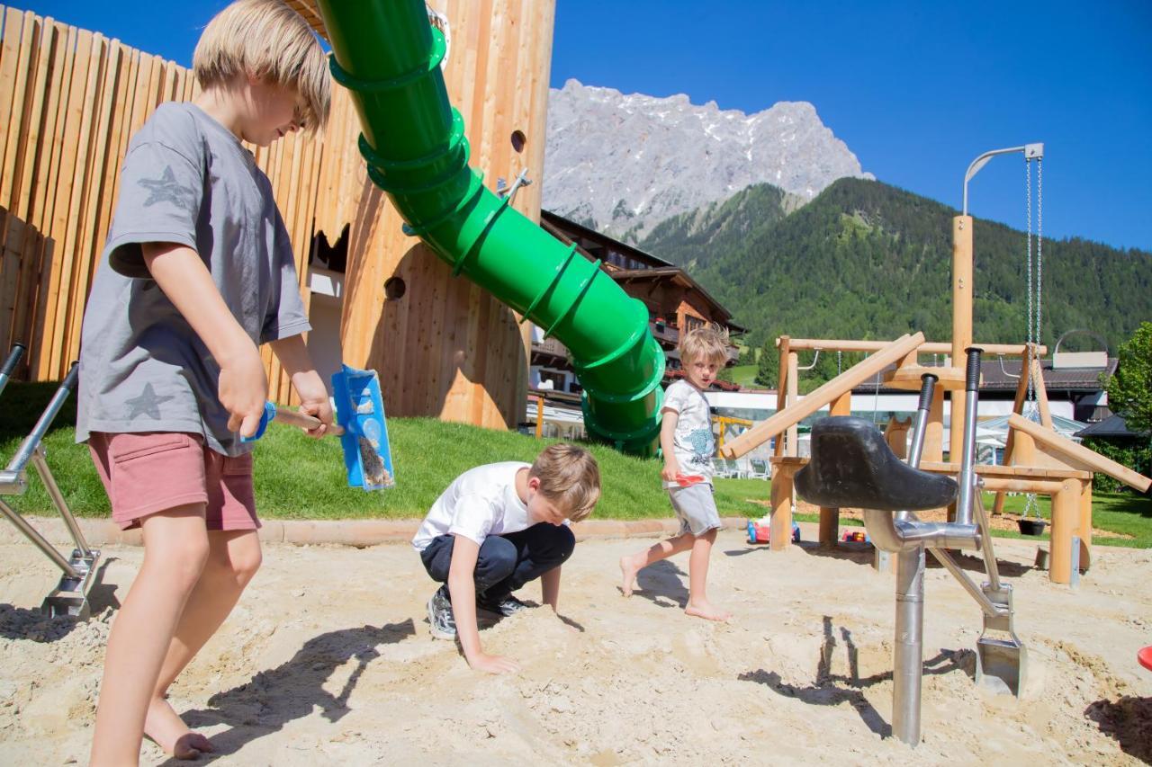 Hotel Tirolerhof - Familotel Zugspitze Ehrwald Eksteriør billede